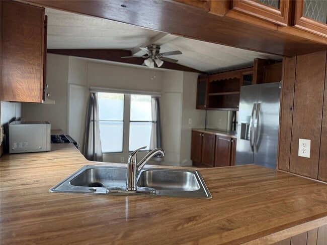 Photo - 374 Plum St