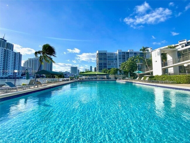 Photo - 800 Parkview Dr Unit 1007