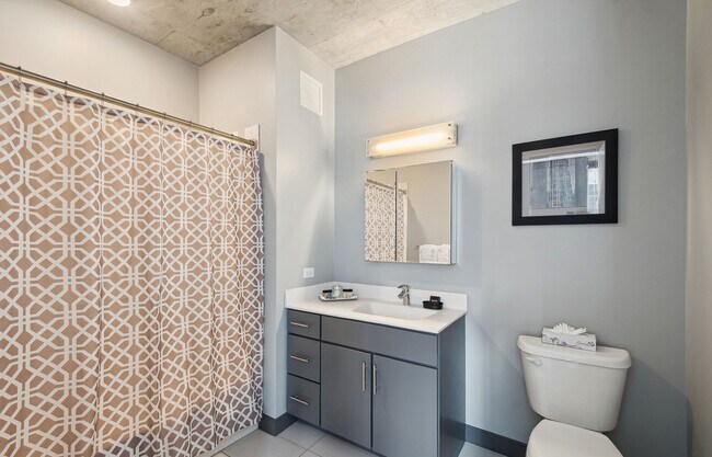 Photo - 215 W Lake St Unit ID1028855P