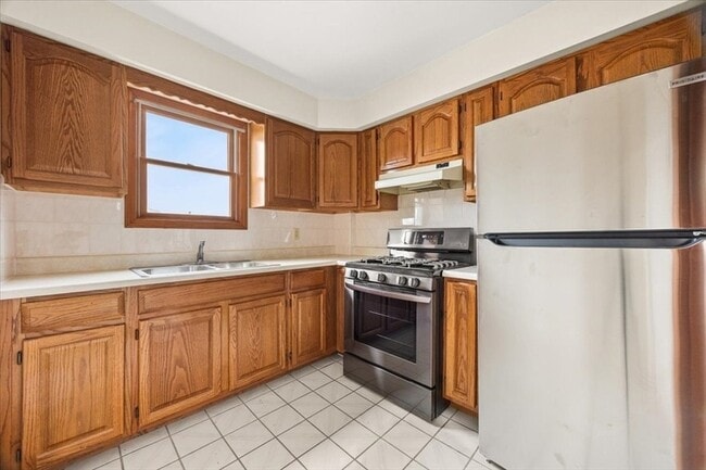 Photo - 576 Slade St Unit 2