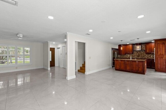 Photo - 4610 Pinetree Drive