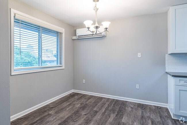 3BR, 2BA - 1,175SF - Dining Room - The Alante in Alexandria