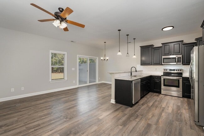 Photo - 407 E 3rd St