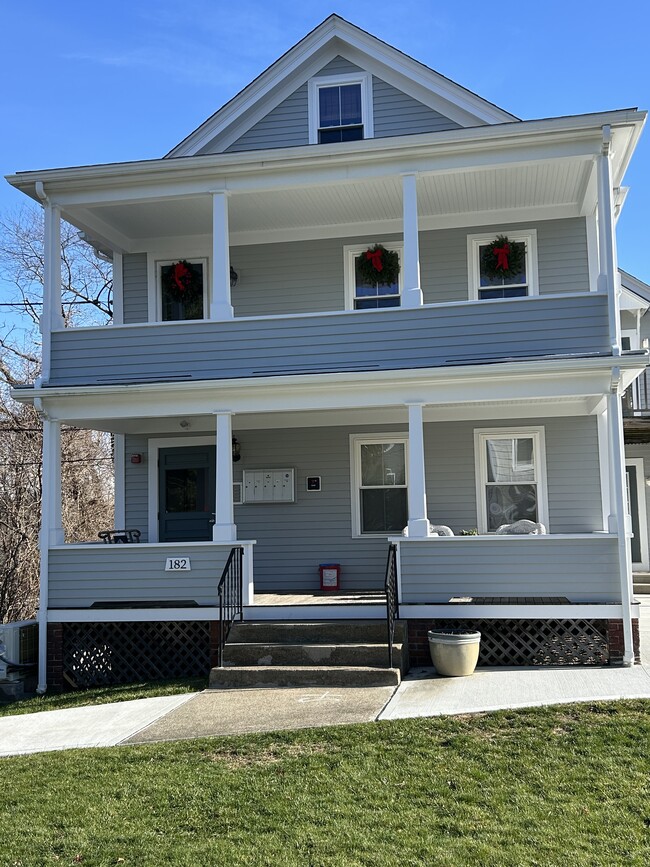 Photo - 182 Marlborough - Large 1 Bedroom Plus