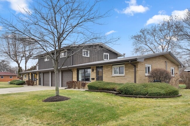 Photo - 537-541 N Edgelawn Dr Unit 537