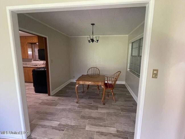 Photo - 2083 Martin Rd