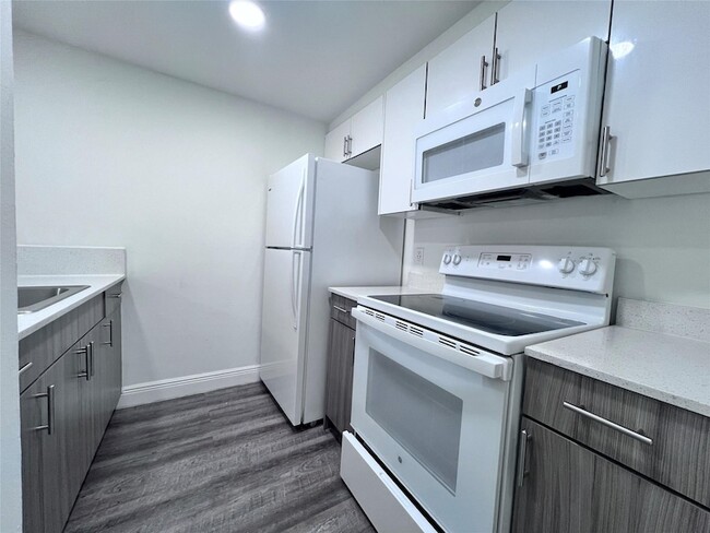 Building Photo - 1196 NW 40th Ave Unit 88-319