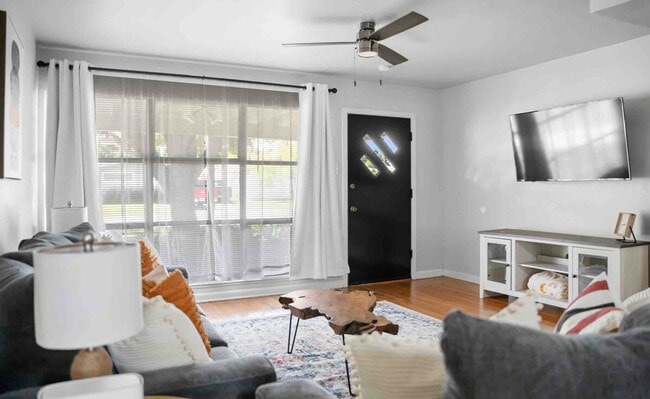 Photo - 318 Aberdeen Ave Unit ID1268410P