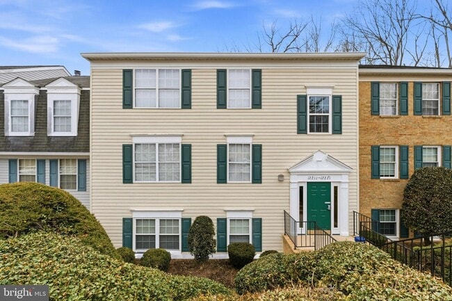 Building Photo - 12219 Stevenson Ct Unit 12219
