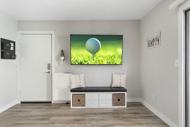 Photo - 740 W Elm St Unit FL2-ID1363347P