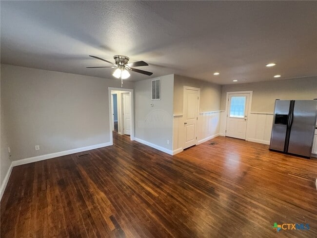 Photo - 707 N Main St