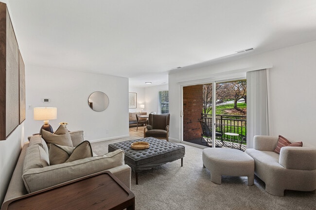 Building Photo - ReNew Howard Crossing