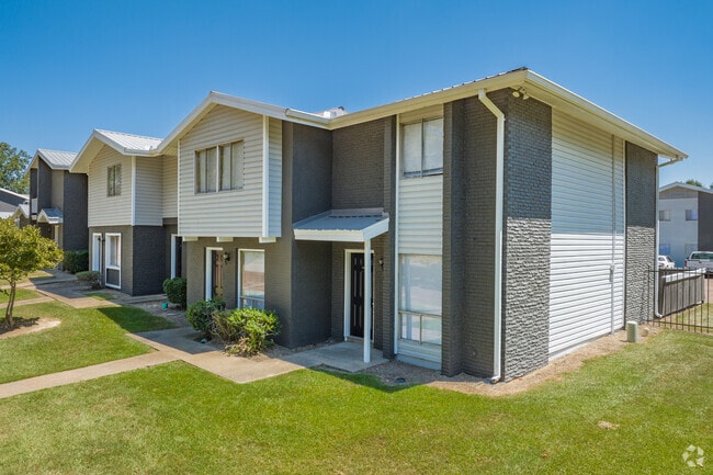 Photo - Pines Apartments