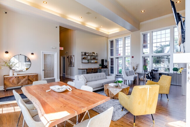 Building Photo - Stratford Green