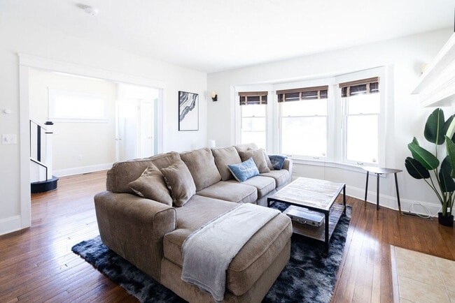 Building Photo - 1501 E 105th St Unit ID1290645P