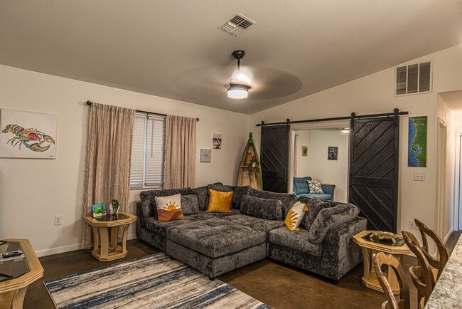 Building Photo - 4100 N Eagle Nest Point Unit SI ID1592250P