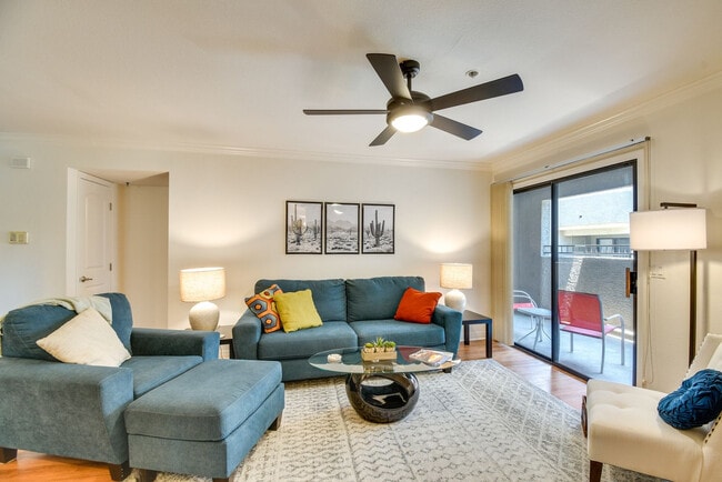 Building Photo - 2025 E Campbell Ave Unit SI FL1-ID1545885P