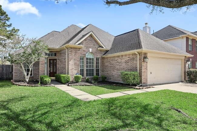 Building Photo - 3715 Crescent Dr