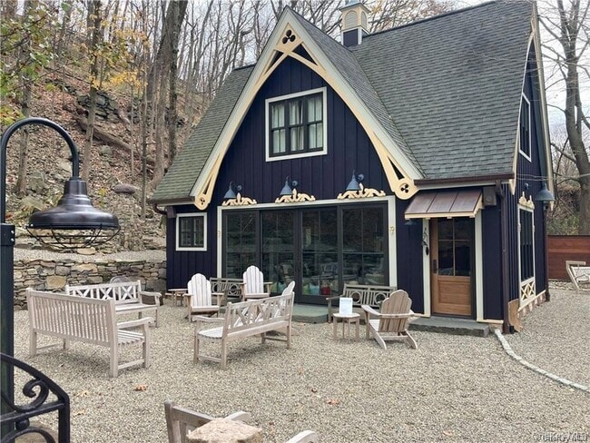 Building Photo - 325 Ferdon Ave