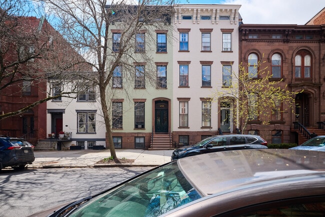 Photo - 287 State St