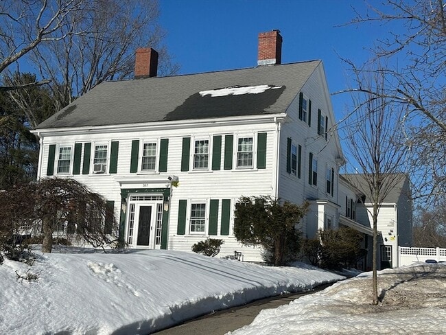 Building Photo - 367 Maple St