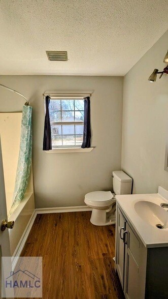 Photo - 215 Gordon St