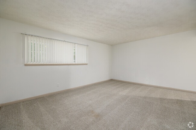 1BR, 1BA - 764SF - Living Room - Waters Edge Apartments