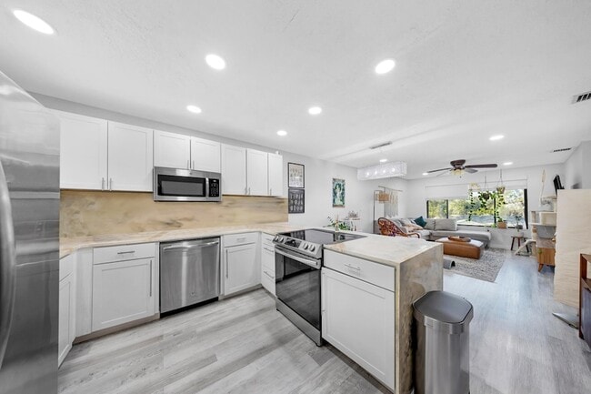Building Photo - 11477 NW 39th Ct Unit 3061