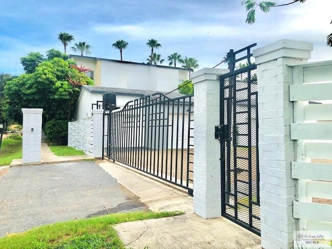 Photo - 322 McFadden Dr