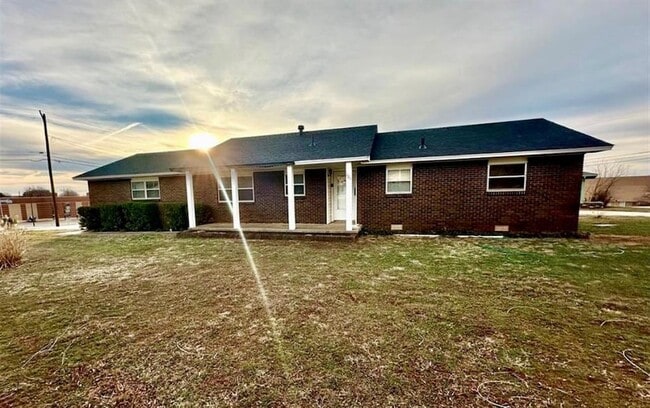 Building Photo - 424 W Oklahoma Ave