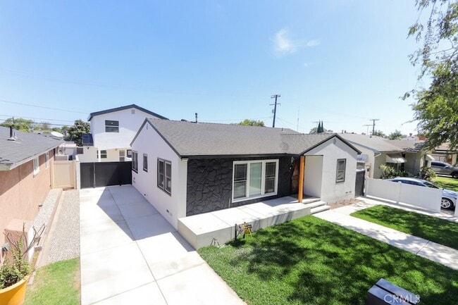 Building Photo - 5221 E Willow St