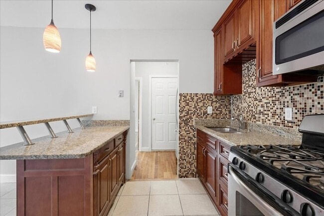 Building Photo - 75 Bellevue St Unit 2