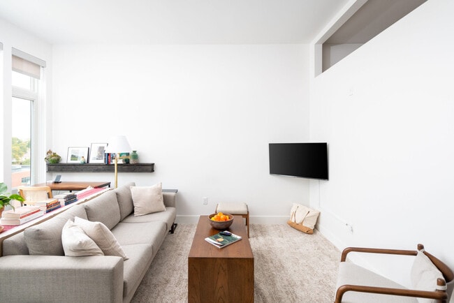 Building Photo - 550 W Juneau Ave Unit ID1379004P