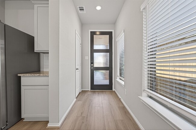 Photo - 1011 Shl Crk Trl