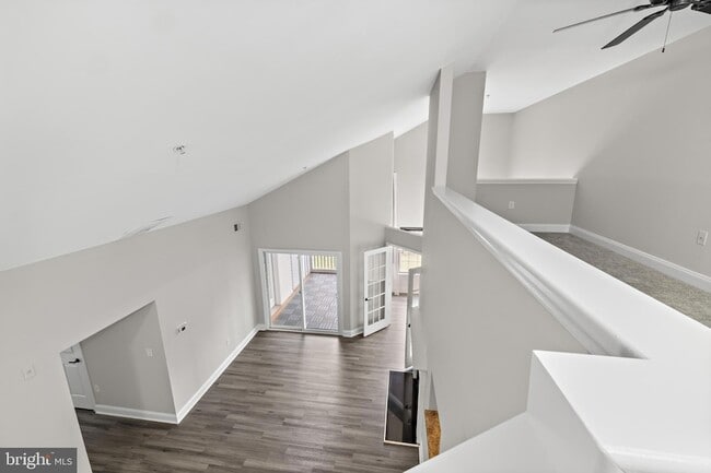 Building Photo - 6520 Lake Park Dr Unit 301A