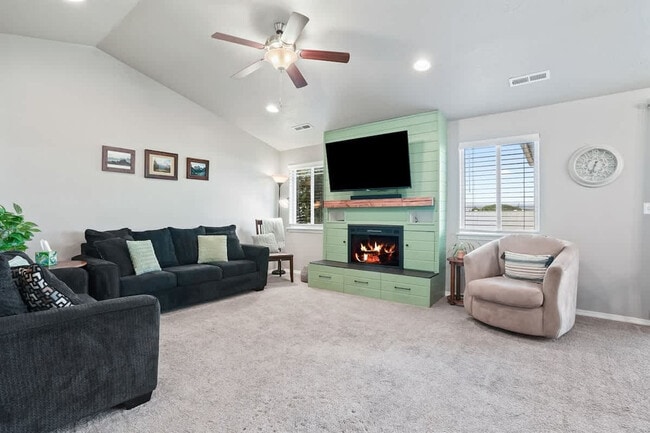 Building Photo - 218 Cliff Swallow Ave Unit SI ID1460944P