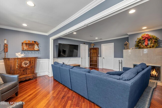 Photo - 384 Sairs Ave