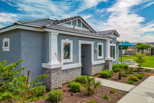 Building Photo - Sienna at South Mountain