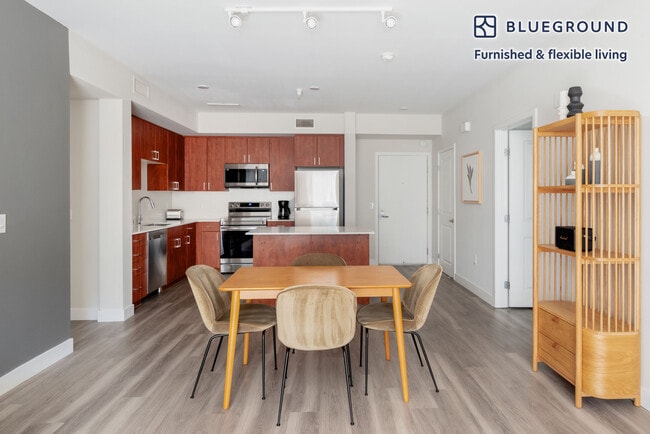 Photo - 24 Union Square