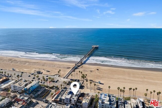 Building Photo - 3007 Ocean Front Walk
