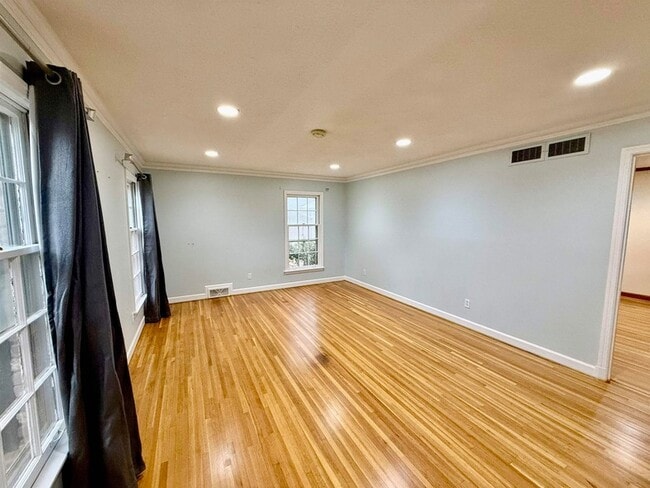 Photo - 1881 Akerswood Cove