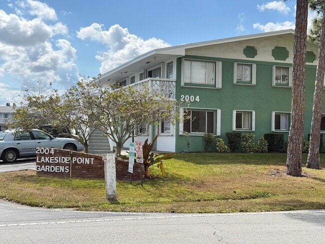 Building Photo - 2004 Lake Osborne Dr Unit 4