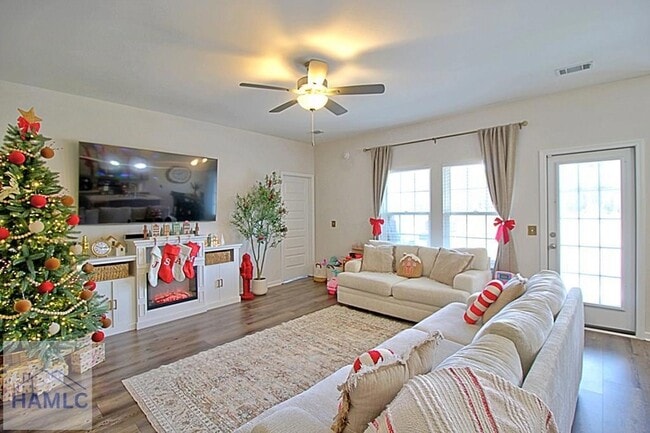 Photo - 1560 Arnall Dr