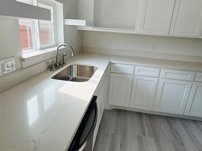 Photo - 1264 Cedar Haven Ave