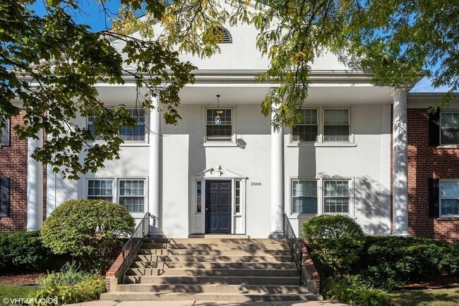 Building Photo - 1500 W Touhy Ave Unit 2