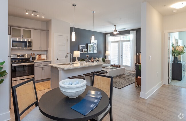 1BR, 1BA - 795SF Green- Living Area - Eagle Landing