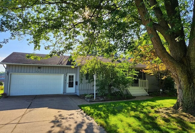 Photo - 351 S Lake St