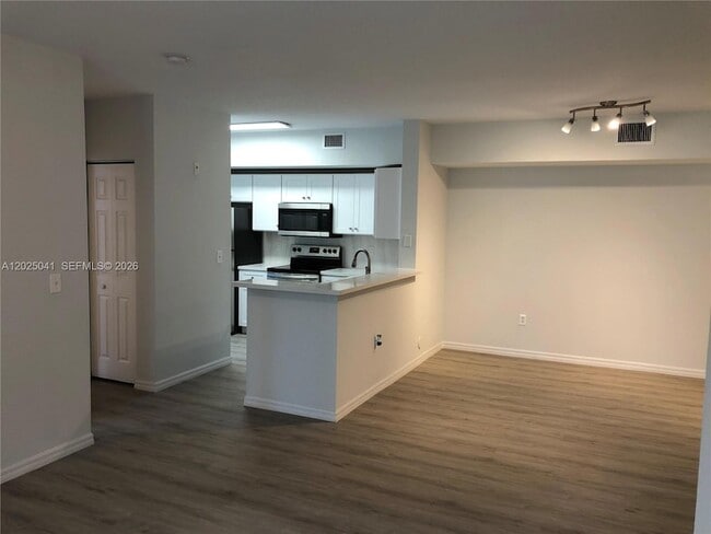 Building Photo - 2544 Centergate Dr Unit 108