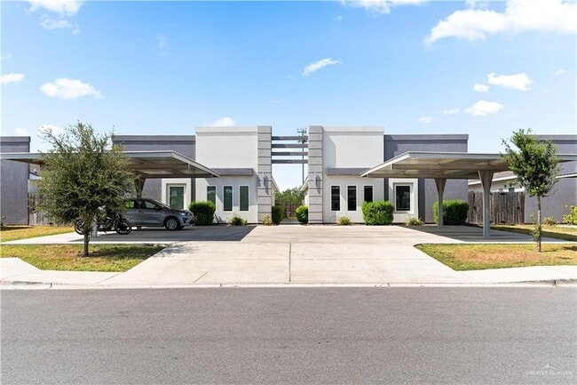 Building Photo - 2914 W Driftwood St Unit 3