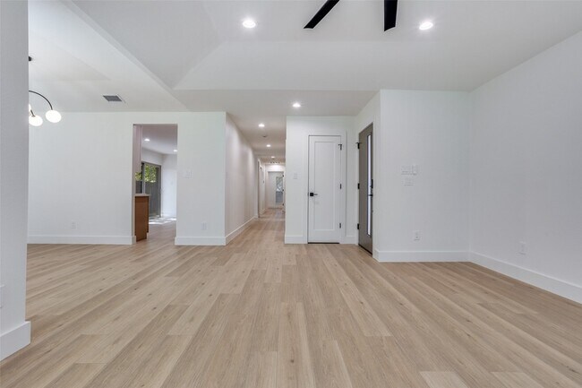 Photo - 202 Trellis Pl